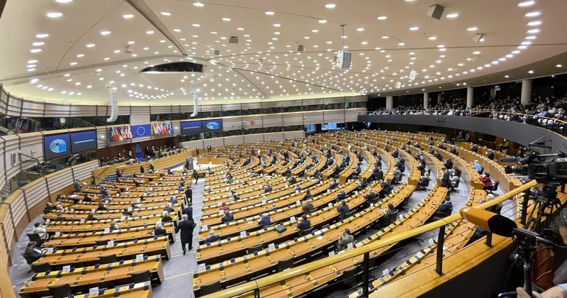 Avrupa Parlamentosu, Tahran yönetimini kınadı