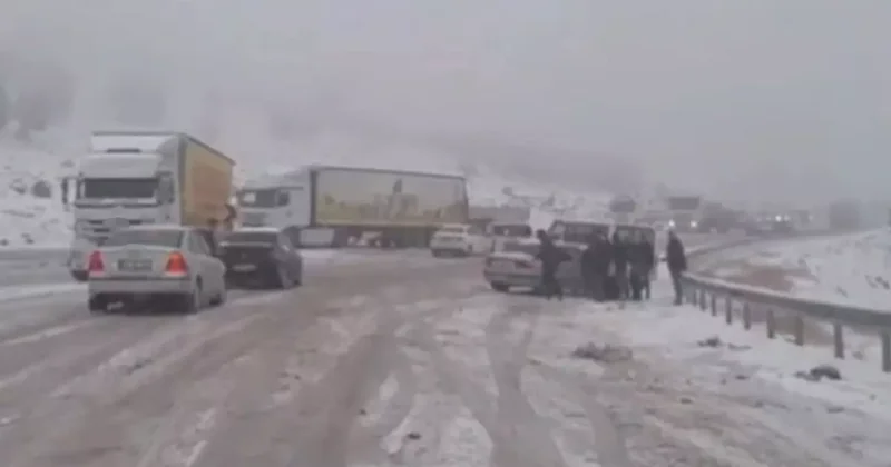 Gaziantep Araban kara yolunda kar esareti: Çok sayıda araç mahsur kaldı