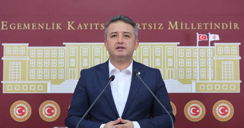 AKP’ye katıldı, ilk talebi yeni anayasa oldu