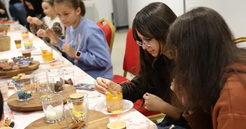 Kartepe’de çocuklar mum yapım atölyesine katıldı