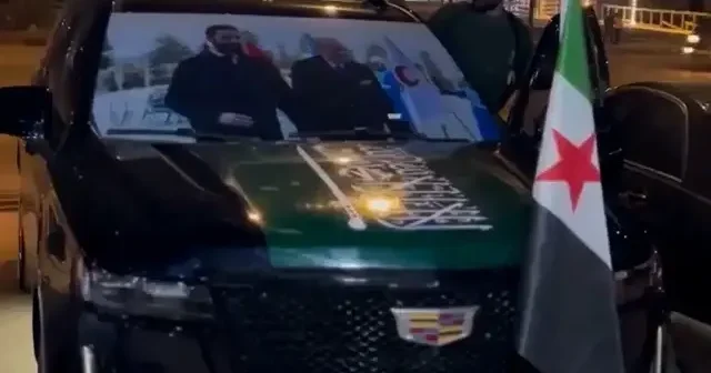Erdoğan ve Ahmed Şara’nın fotoğrafları Suriye sokaklarında: Lüks aracın ön camına yerleştirildi VİDEO İZLE