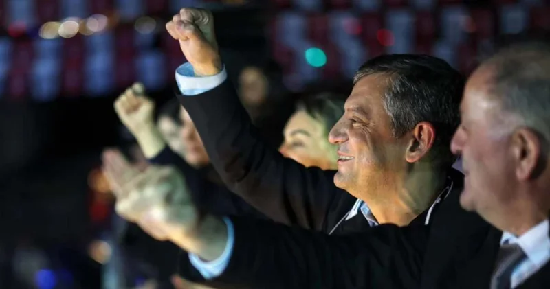 Son ankette AKP ye İstanbul da soğuk duş! Özel Erdoğan a sana avans veriyorum demişti