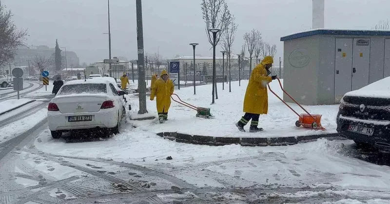 Gaziantep’te yoğun kar yağışı etkili oluyor