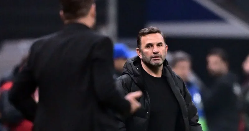 Simeone bile gözlerini alamadı: Okan Buruk un ayakkabıları maçın önüne geçti
