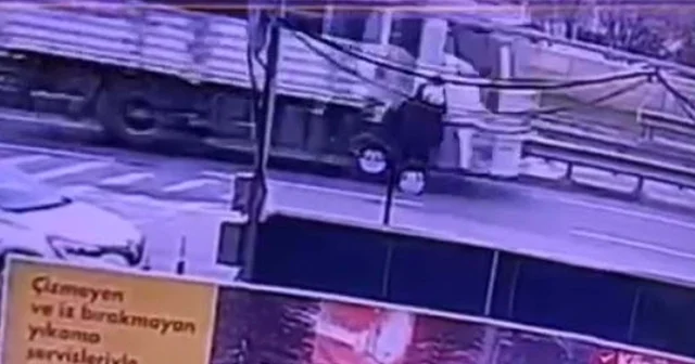 Kamyonun çarptığı yaya öldü; kaza kamerada Manisa Haberleri