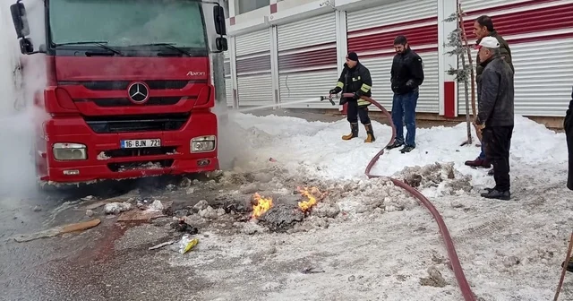Muş ta park halindeki tırda yangın Muş Haberleri