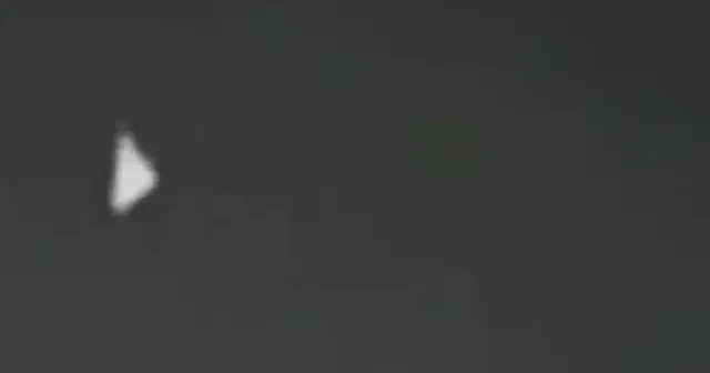 ABD’de 51. Bölge semalarında tanımlanamayan üçgen cisim merak uyandırdı VİDEO İZLE