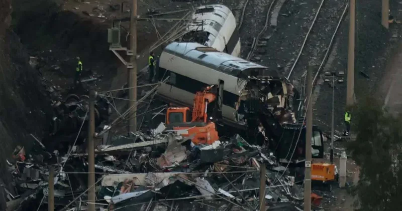 İspanya’da bir haftada 3. tren kazası: Tren vinçle çarpıştı