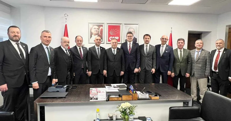 Belediye Meclisi nden 6 üye CHP ye geçti