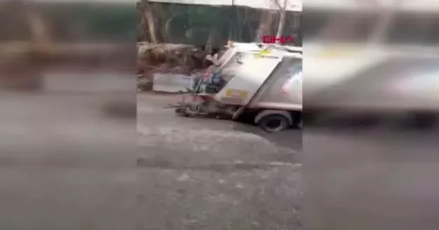 CHP li belediyede bu da oldu! Ataşehir de yol çökünce çöp kamyonu çukura gömüldü