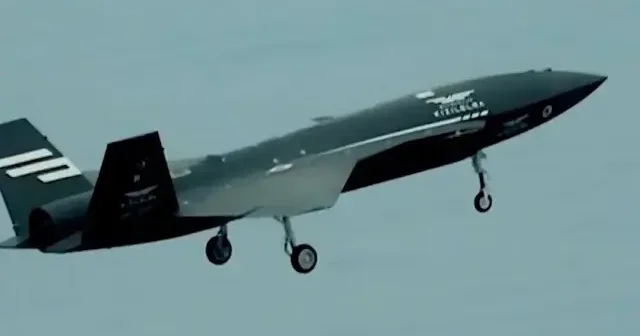 İlk seri üretim Bayraktar KIZILELMA gökyüzünde VİDEO İZLE