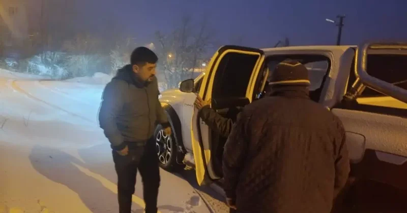 Osmaniye’de karda mahsur kalan iki kadını ekipler kurtardı