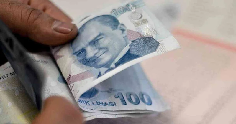 900 bin lirası olan asgari ücretten daha fazla kazanıyor: Bankalar yarışa girdi