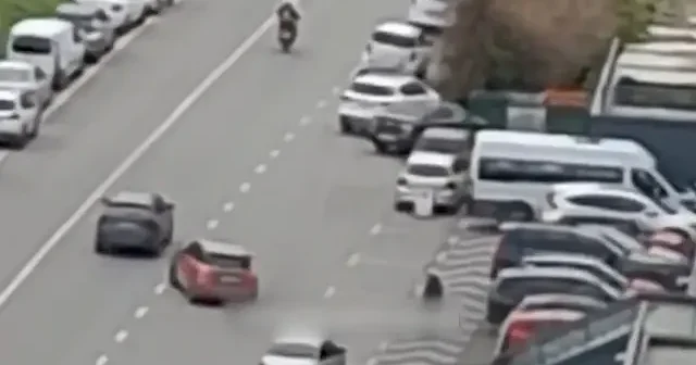 Maltepe’de trafik magandası dehşeti: Yaptığı manevralarla herkesin canını tehlikeye attı VİDEO İZLE