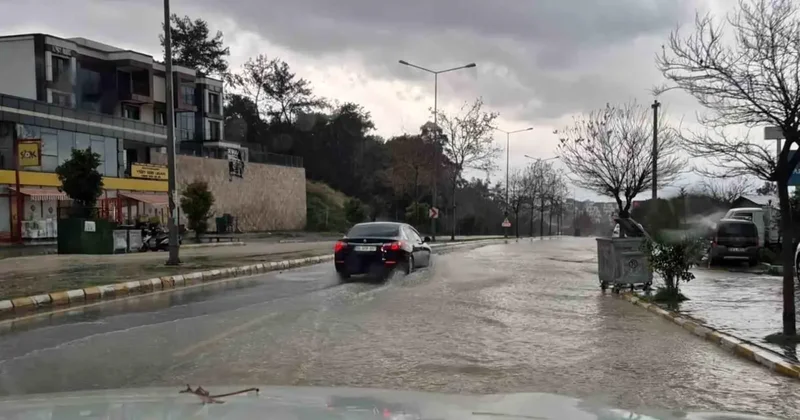 Kuşadası nda Sele Kapılan Araçlar