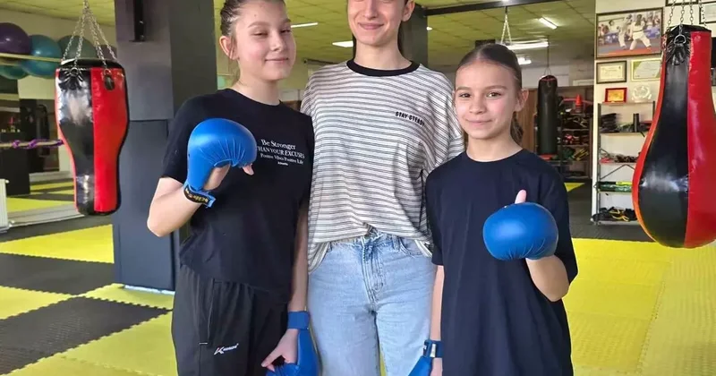 Milli sporcu Kızılaslan, minik karatecilerle bir araya geldi