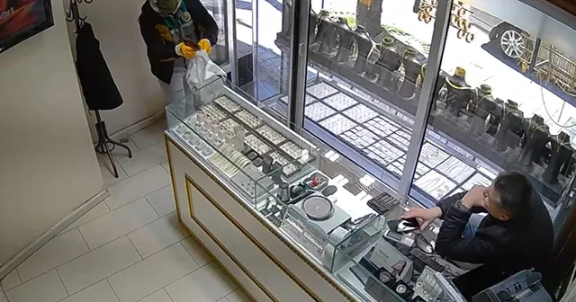 Kuyumcuya silahlı soygun girişiminde bulunan şüpheli yakalandı (2) Bursa Haberleri