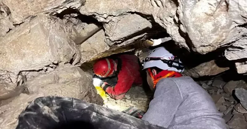 Mağarada nefes kesen kurtarma operasyonu: 5 metreden düştü, 9 saatte ulaşıldı