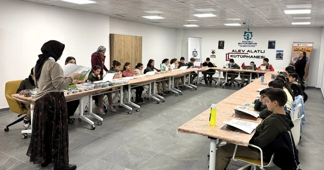 İlkokul öğrencileri elektronik atıklardan tablo yaptı Kocaeli Haberleri