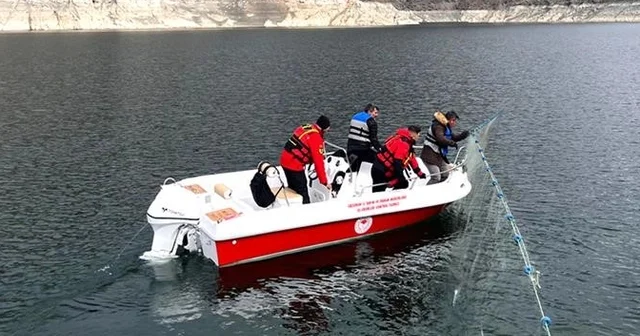 Tekne ile kaçak avcılara denetim Erzurum Haberleri