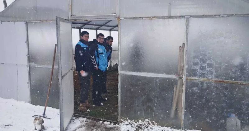 Telefonunu eve bıraktı: Metruk evde korkmuş halde bulundu