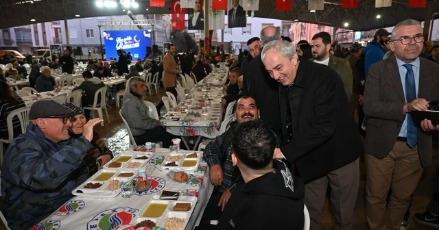 Kepez de Ramazan bereketi iftar sofraları kuruldu, lokmalar dağıtıldı Antalya Haberleri