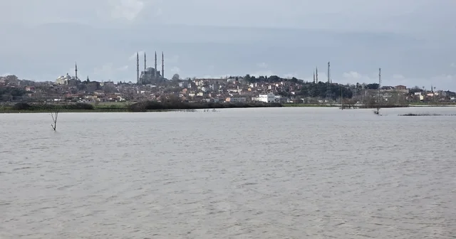 Selimiye Camii, göle dönen tarlalardan İstanbul daki Sultanahmet i andırdı Edirne Haberleri