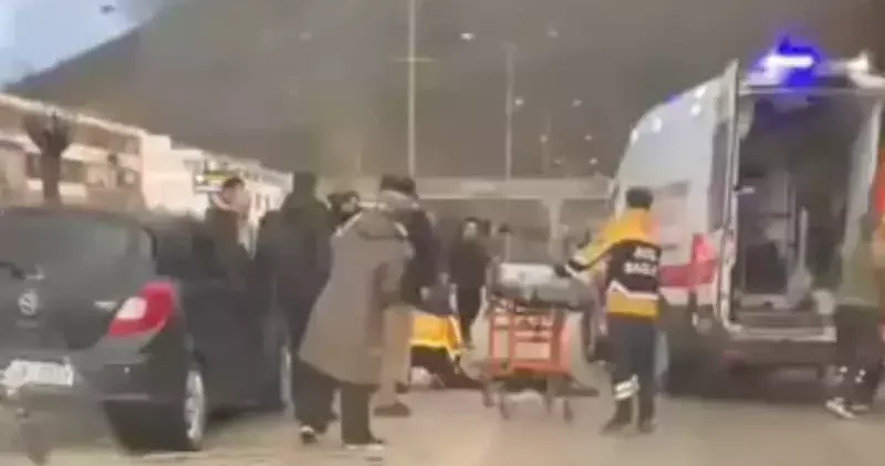 Yaya geçidinde elektrikli bisiklete otomobil çarptı; 1 yaralı