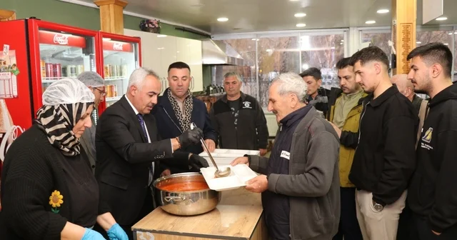Oltu Belediyesi günlük 500 kişiye iftar yemeği veriyor Erzurum Haberleri