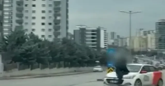 Ankara’da trafik canavarı eğitmen kamerada: Darbettiği sürücüyü kaput üzerinde sürükledi VİDEO İZLE