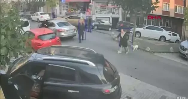 Kendi arabasından düşen adam daha sonra arabasının altında kaldı