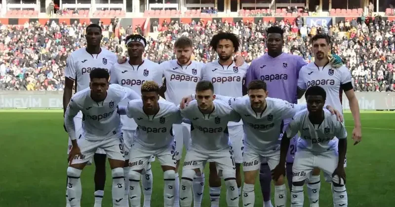 Trabzonspor da korkutan sakatlık: Sedyeyle sahayı terk etti Futbol Haberleri