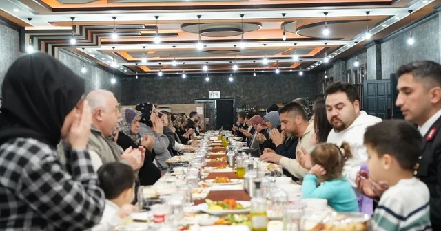 Bilecik in ilçelerinde Ramazan iftarlarında şehit yakınları ve gaziler unutulmadı Bilecik Haberleri