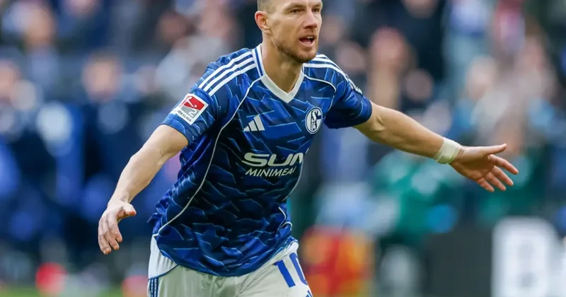 Durmak bilmiyor! Yaşın sadece bir sayı olduğunu ispat eden adam: Edin Dzeko