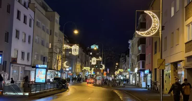 Almanya caddelerinde ramazan ışıltısı: Köln ve Frankfurt süslendi