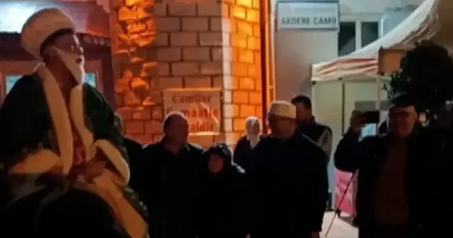 Burdur da camiye gelen çocuklara Nasreddin Hoca sürprizi VİDEO İZLE