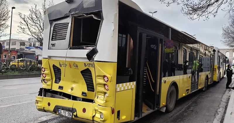 İETT otobüsleri durakta çarpıştı