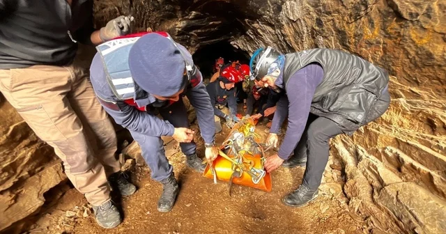 Selçuk ta mağarada 9 saatlik kurtarma seferberliği İzmir Haberleri