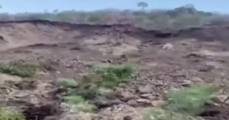 Şiddetli yağış sonrası heyelan: İlçe ile bağlantı kesildi