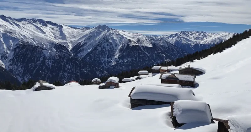 Rize de Kaçkar Dağları ve yaylalardaki kar manzarası dronla görüntülendi