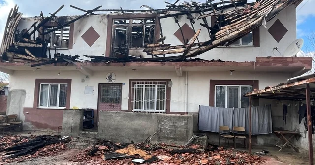 Amasya da iki katlı evde çıkan yangın itfaiye ekiplerince söndürüldü Amasya Haberleri