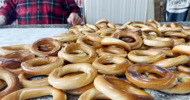 Rizelilerin vazgeçilmezi susamsız simit Cumhurbaşkanı Erdoğan la gündeme geldi Rize Haberleri