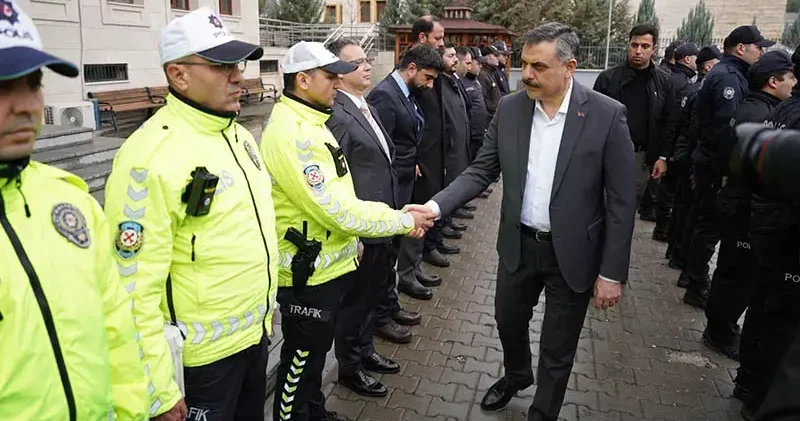 İçişleri Bakanı Çiftçi, Kızılcahamam da polislerle bayramlaştı