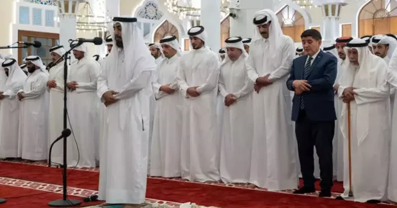 Kahraman şehitlerimiz için Doha da cenaze namazı! Katar Emiri de katıldı