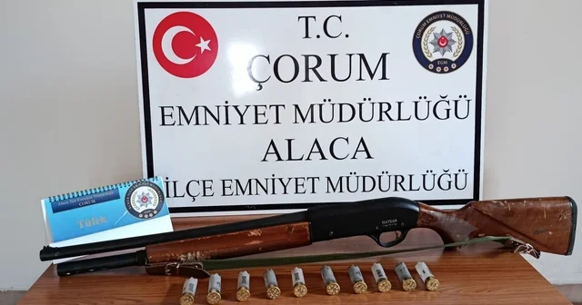 Çorum da evinin penceresinden ateş açan şahıs polisleri harakete geçirdi Çorum Haberleri
