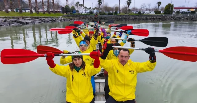 Down Sendromu Farkındalık Haftası nda sporcular renkli çoraplarla kürek çekti Samsun Haberleri
