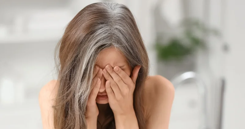 Bir gecede beyazlayan saçlar: Gerçek mi yoksa zihin oyunu mu?