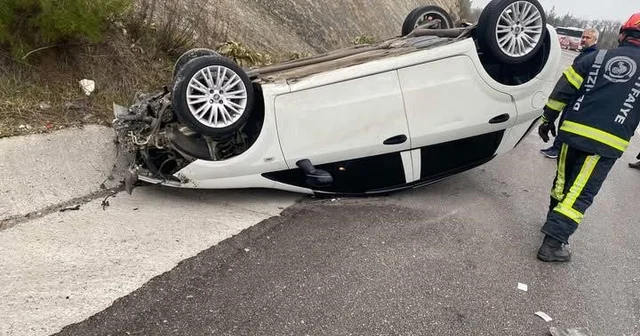 Yağış sonrası kayganlaşan yolda savrulan araç takla attı Denizli Haberleri