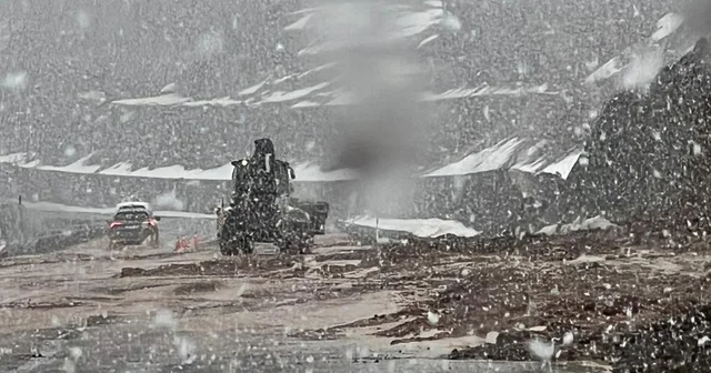 Bingöl de sağanak sonrası yolda biriken çamur temizlendi Bingöl Haberleri