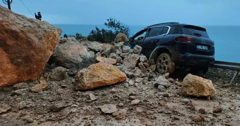 SON DAKİKA… Mersin’de heyelan faciası! Lüks cip dağdan kopan kaya parçalarının altında kaldı!